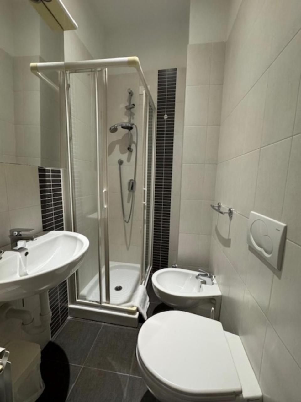 Hotel Ristorante Milton Varazze Esterno foto