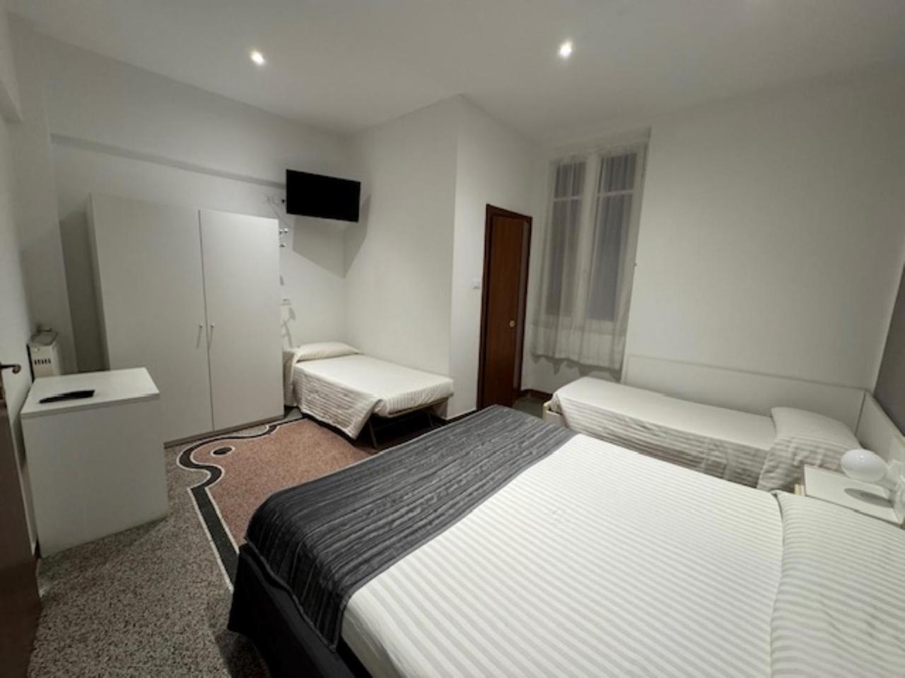 Hotel Ristorante Milton Varazze Esterno foto