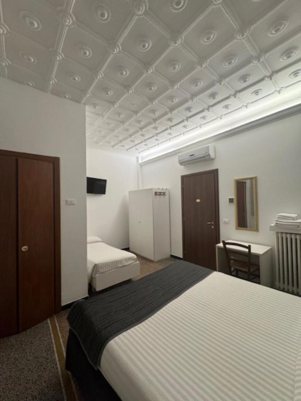 Hotel Ristorante Milton Varazze Esterno foto