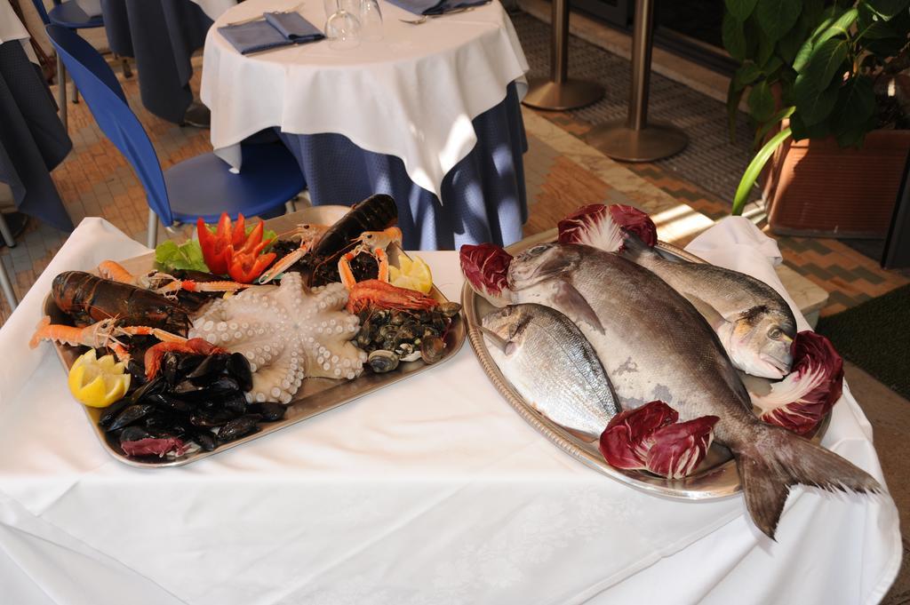 Hotel Ristorante Milton Varazze Esterno foto