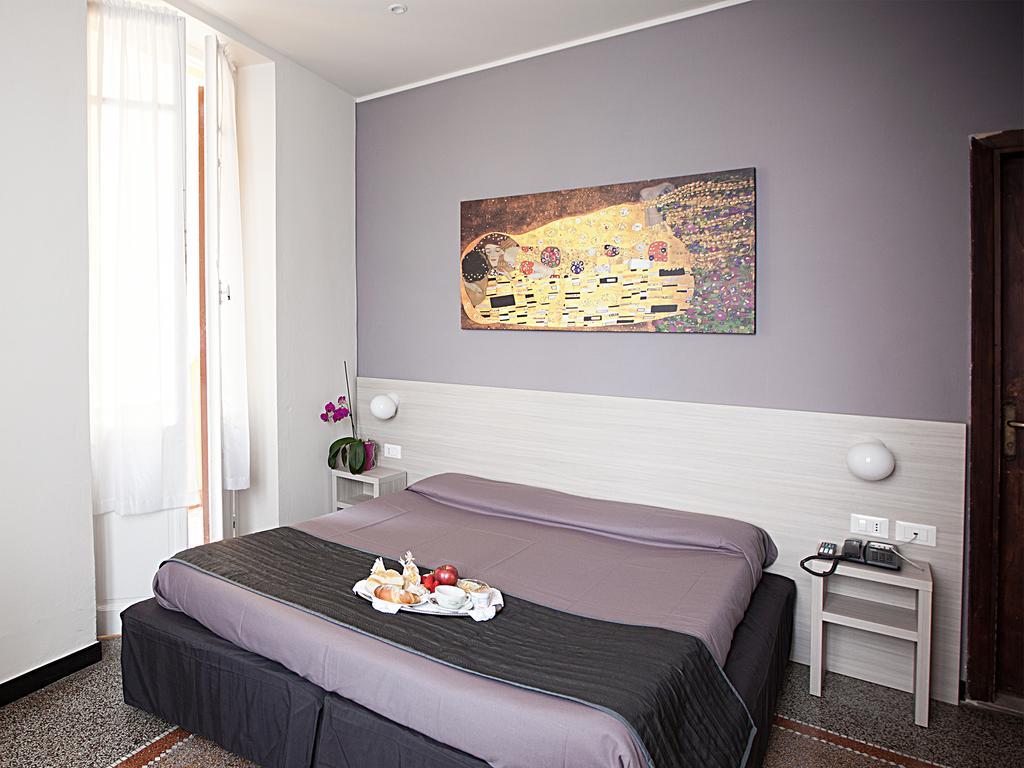 Hotel Ristorante Milton Varazze Esterno foto