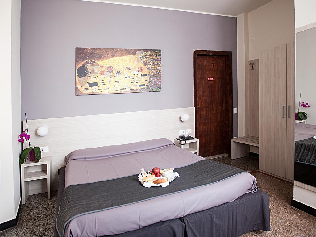 Hotel Ristorante Milton Varazze Esterno foto