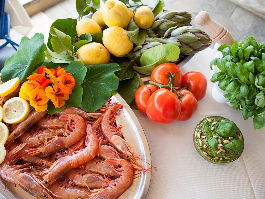 Hotel Ristorante Milton Varazze Esterno foto