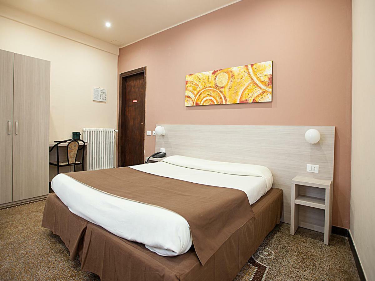 Hotel Ristorante Milton Varazze Esterno foto